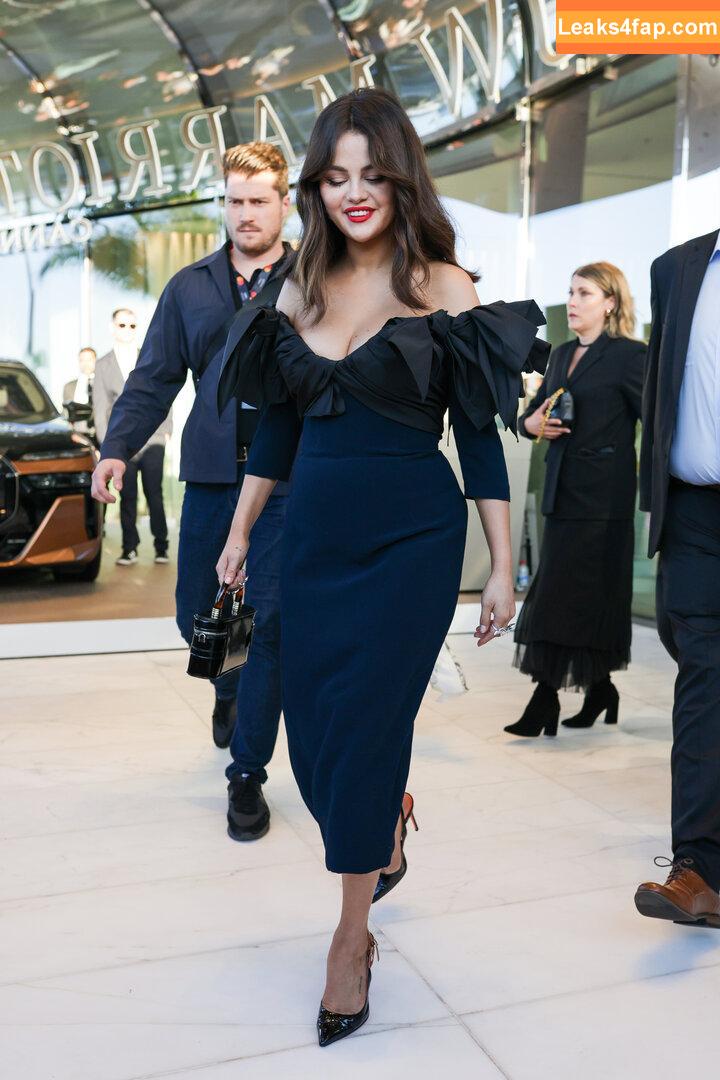 Selena Gomez / Selena / https: / selena.gomez / selenagomez leaked photo photo #4069