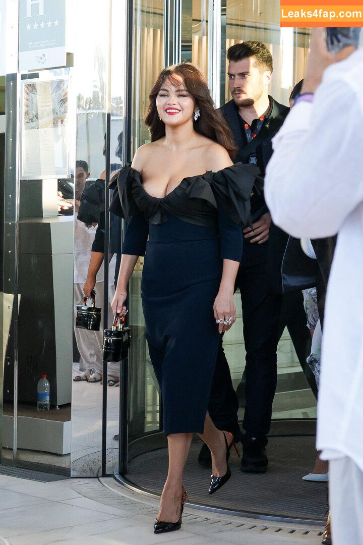 Selena Gomez / Selena / https: / selena.gomez / selenagomez leaked photo photo #4080