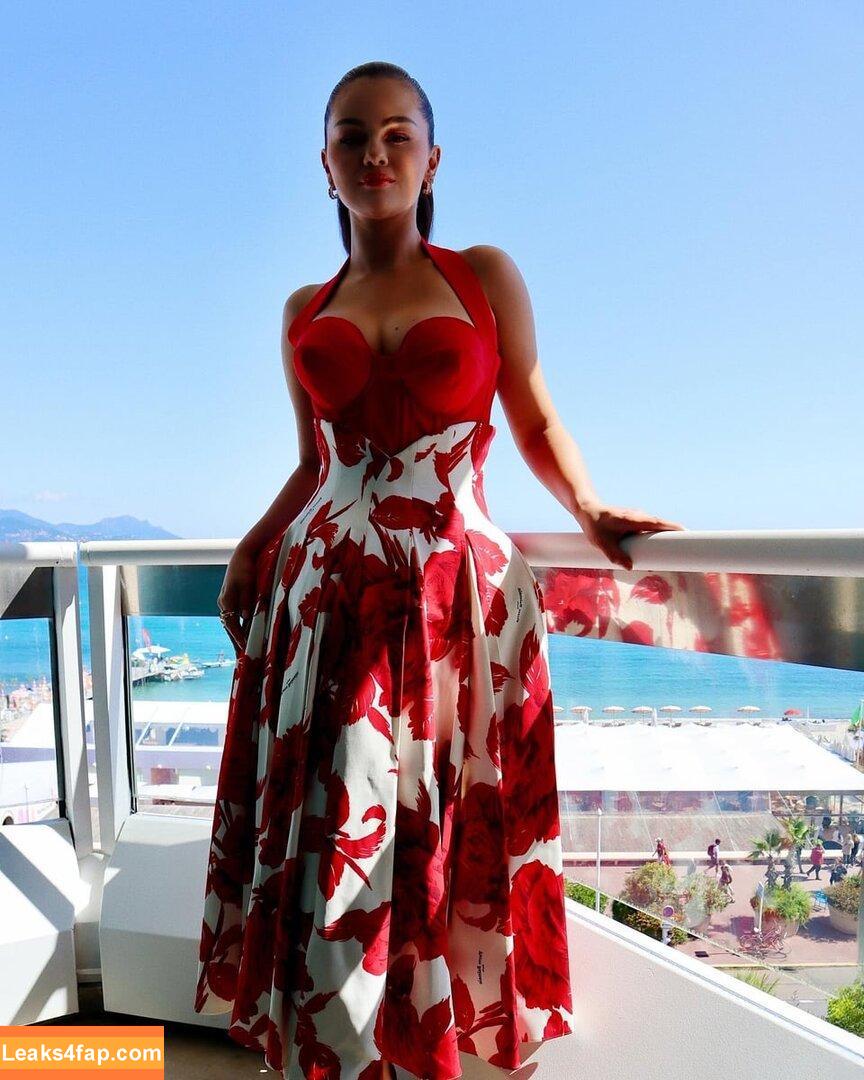 Selena Gomez / Selena / https: / selena.gomez / selenagomez leaked photo photo #4084