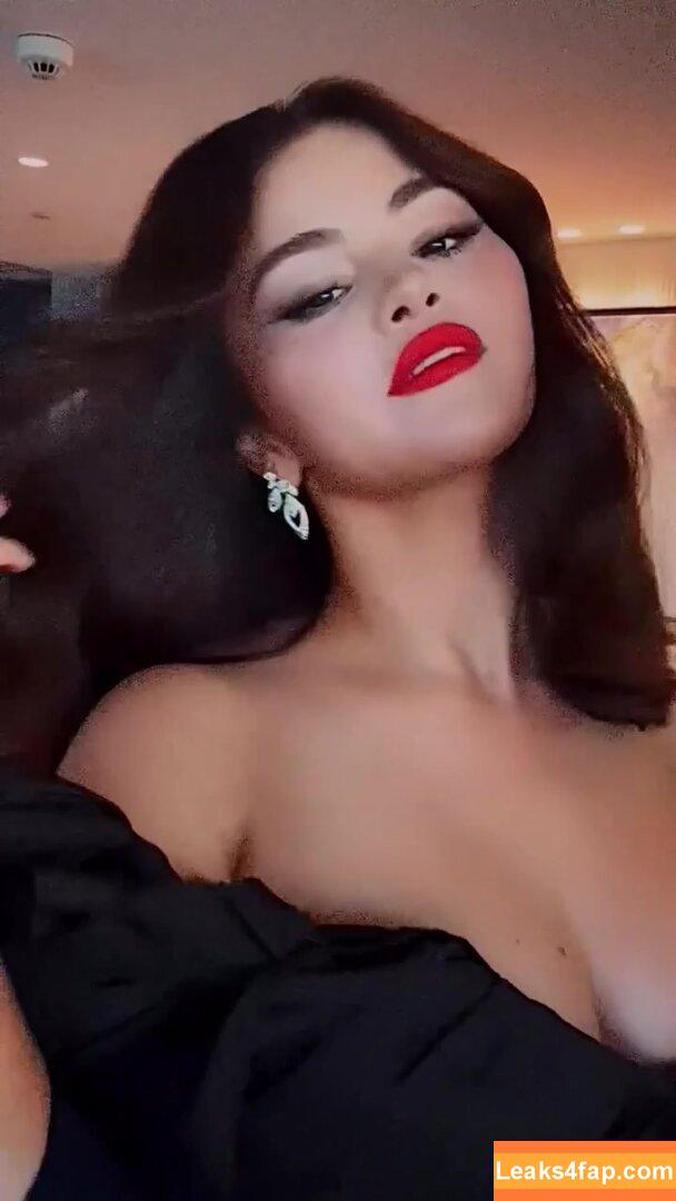 Selena Gomez / Selena / https: / selena.gomez / selenagomez leaked photo photo #4097