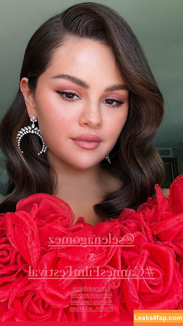 Selena Gomez / Selena / https: / selena.gomez / selenagomez leaked photo photo #4098