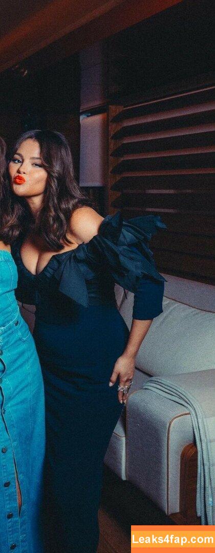 Selena Gomez / Selena / https: / selena.gomez / selenagomez leaked photo photo #4161