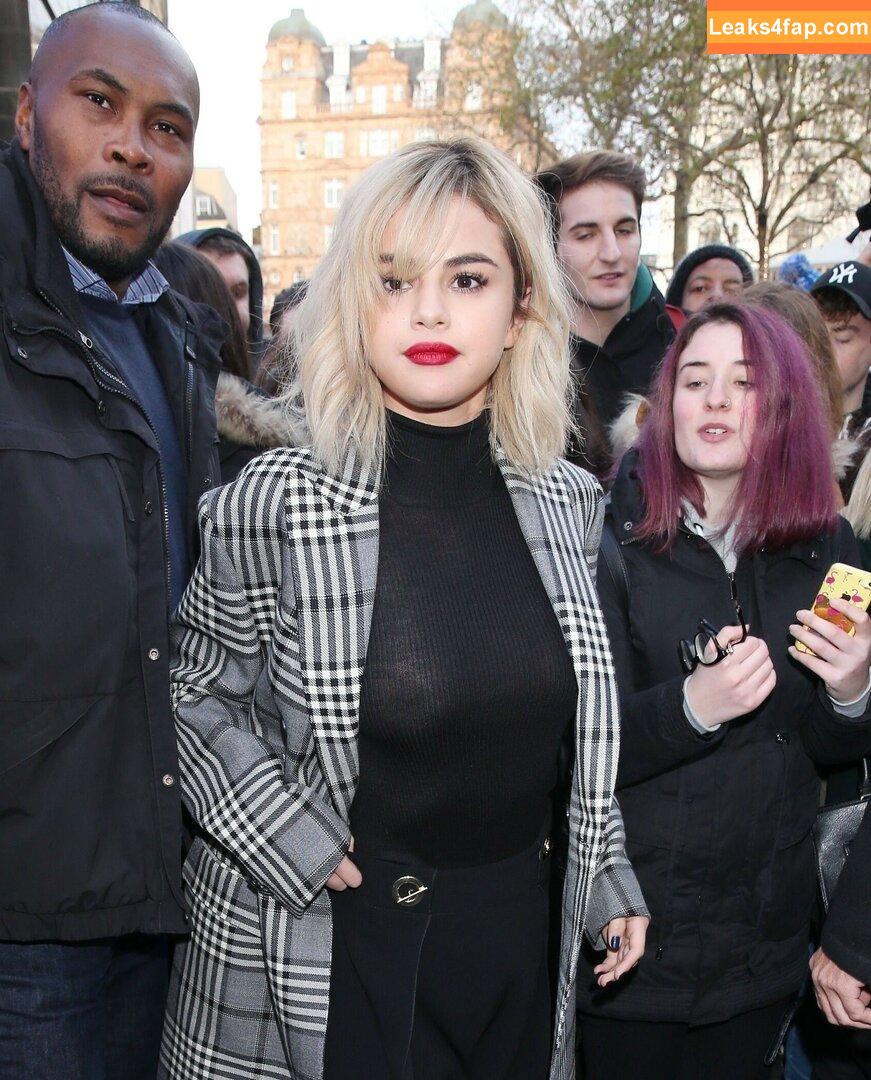 Selena Gomez / Selena / https: / selena.gomez / selenagomez leaked photo photo #4171