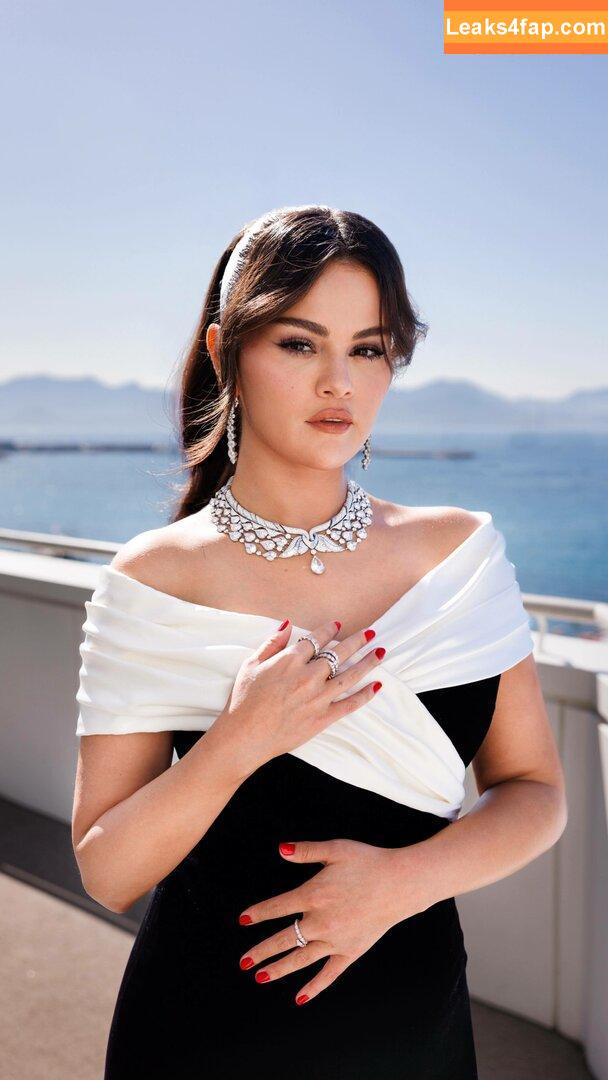 Selena Gomez / Selena / https: / selena.gomez / selenagomez leaked photo photo #4209