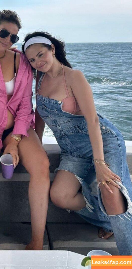 Selena Gomez / Selena / https: / selena.gomez / selenagomez leaked photo photo #4252