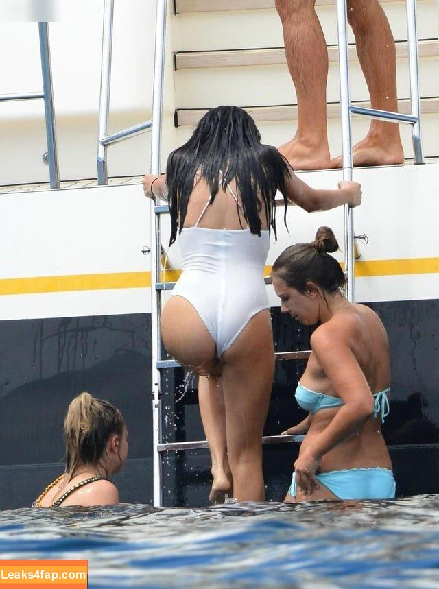 Selena Gomez / Selena / https: / selena.gomez / selenagomez leaked photo photo #4269