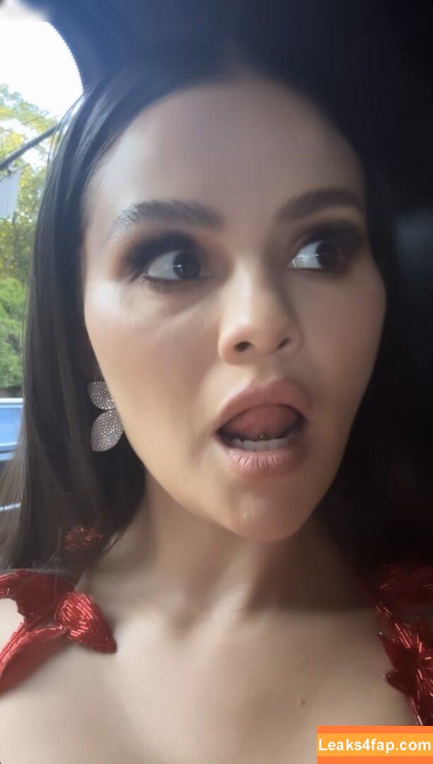 Selena Gomez / Selena / https: / selena.gomez / selenagomez leaked photo photo #4286