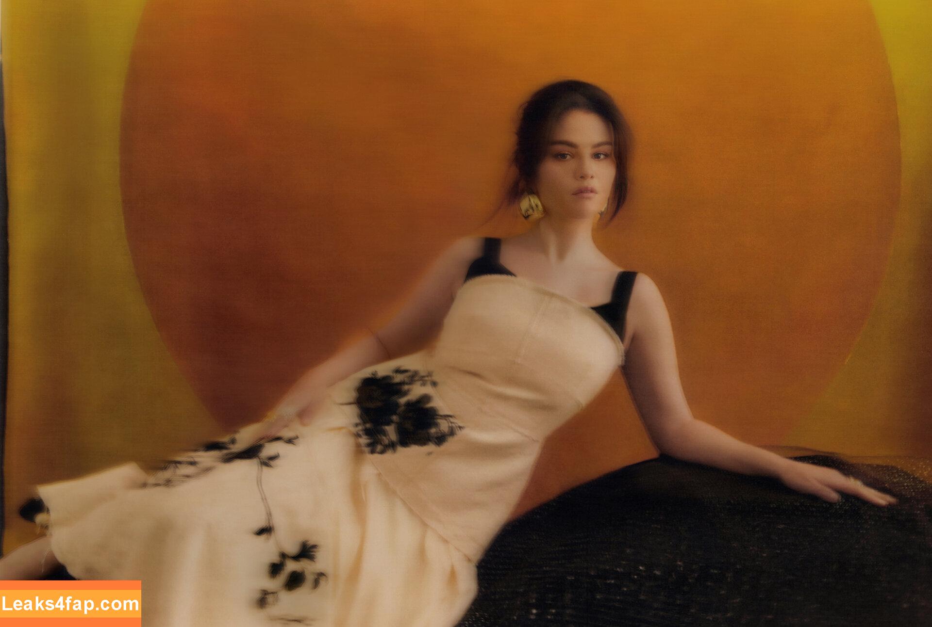 Selena Gomez / Selena / https: / selena.gomez / selenagomez leaked photo photo #4314