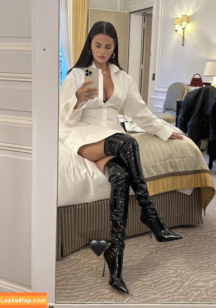 Selena Gomez / Selena / https: / selena.gomez / selenagomez leaked photo photo #4334