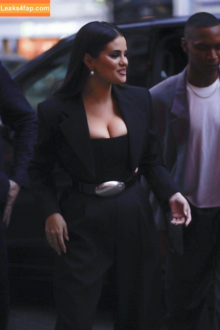 Selena Gomez / Selena / https: / selena.gomez / selenagomez leaked photo photo #4339