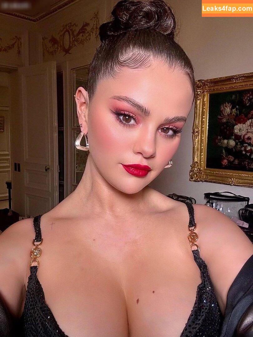 Selena Gomez / Selena / https: / selena.gomez / selenagomez leaked photo photo #4364