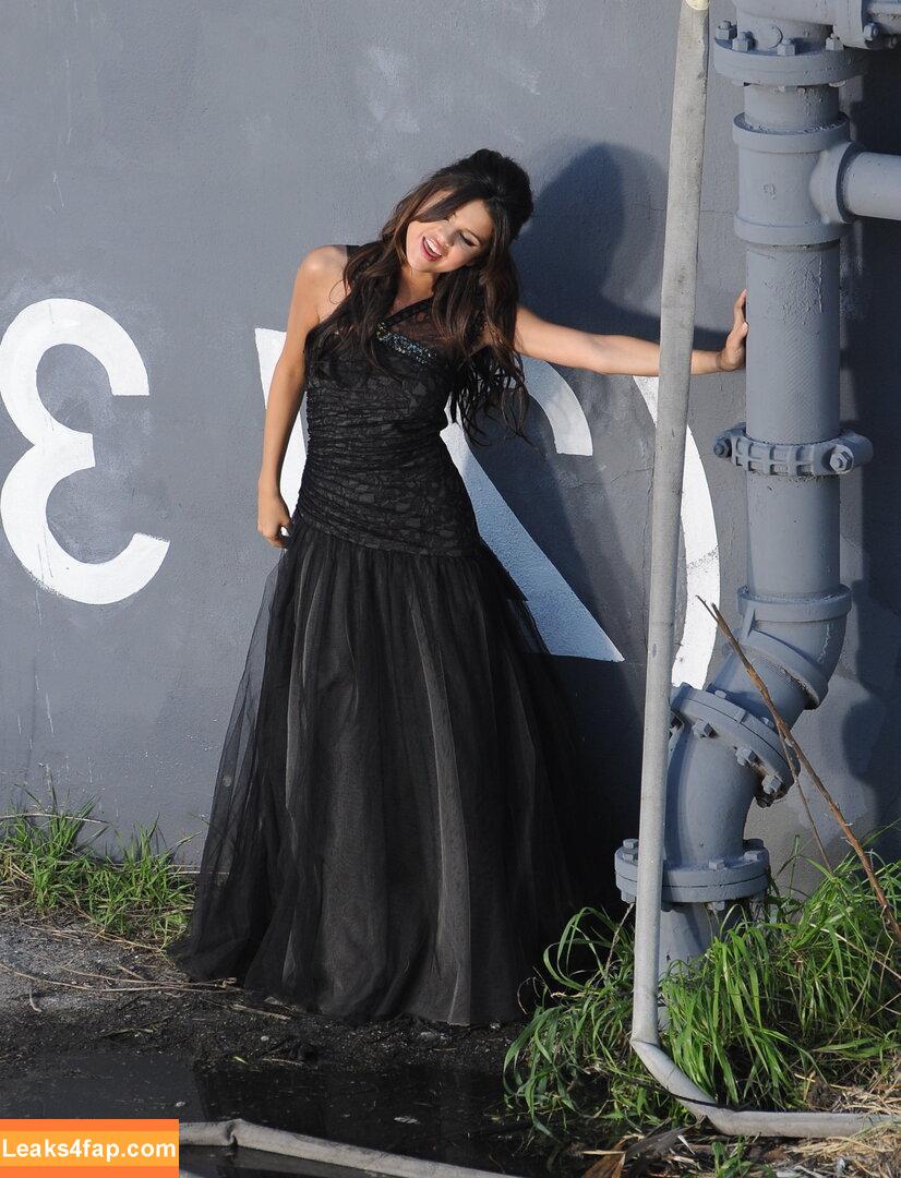 Selena Gomez / Selena / https: / selena.gomez / selenagomez leaked photo photo #4378