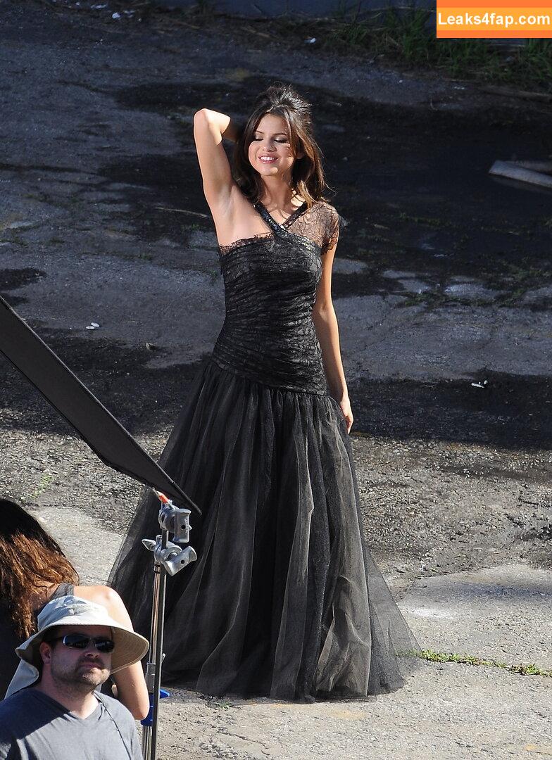 Selena Gomez / Selena / https: / selena.gomez / selenagomez leaked photo photo #4381
