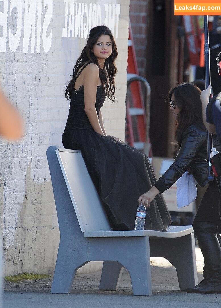 Selena Gomez / Selena / https: / selena.gomez / selenagomez leaked photo photo #4384