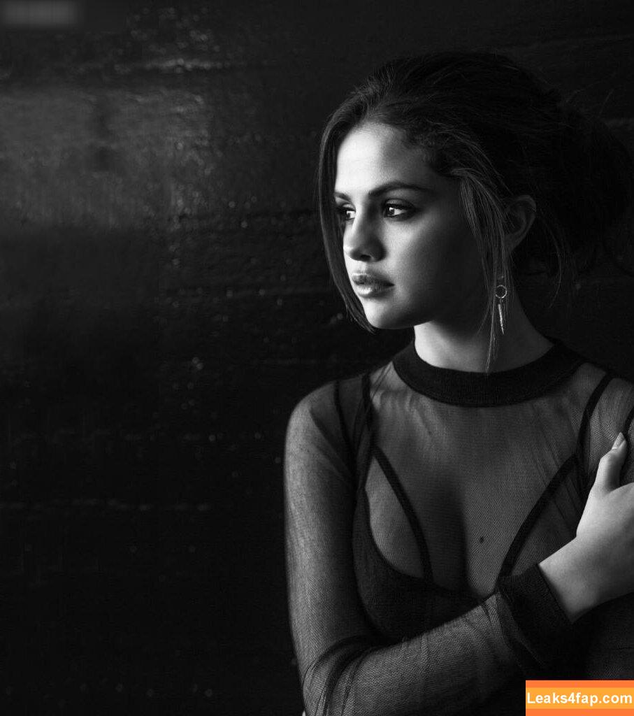 Selena Gomez / Selena / https: / selena.gomez / selenagomez leaked photo photo #4396