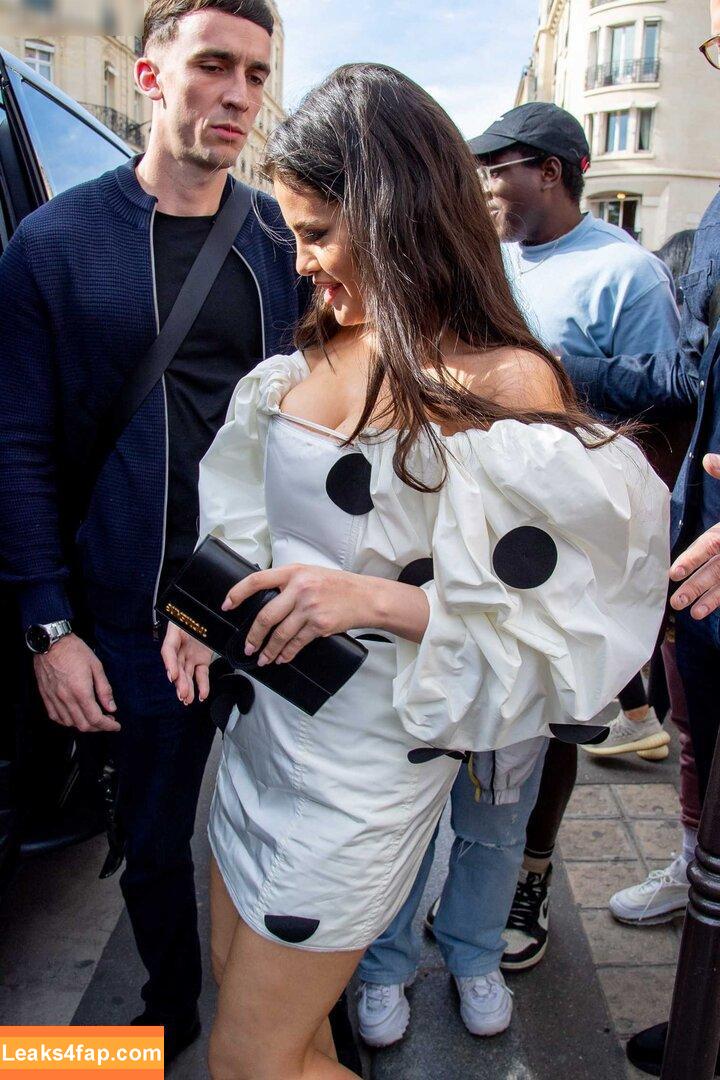 Selena Gomez / Selena / https: / selena.gomez / selenagomez leaked photo photo #4398