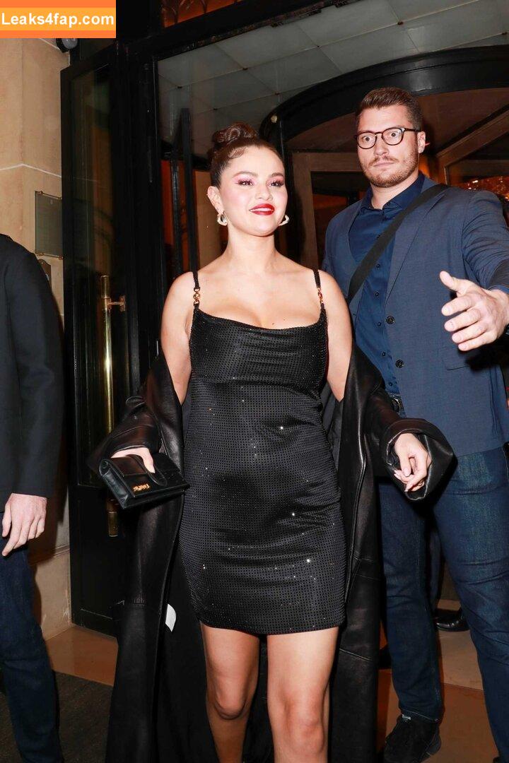 Selena Gomez / Selena / https: / selena.gomez / selenagomez leaked photo photo #4400