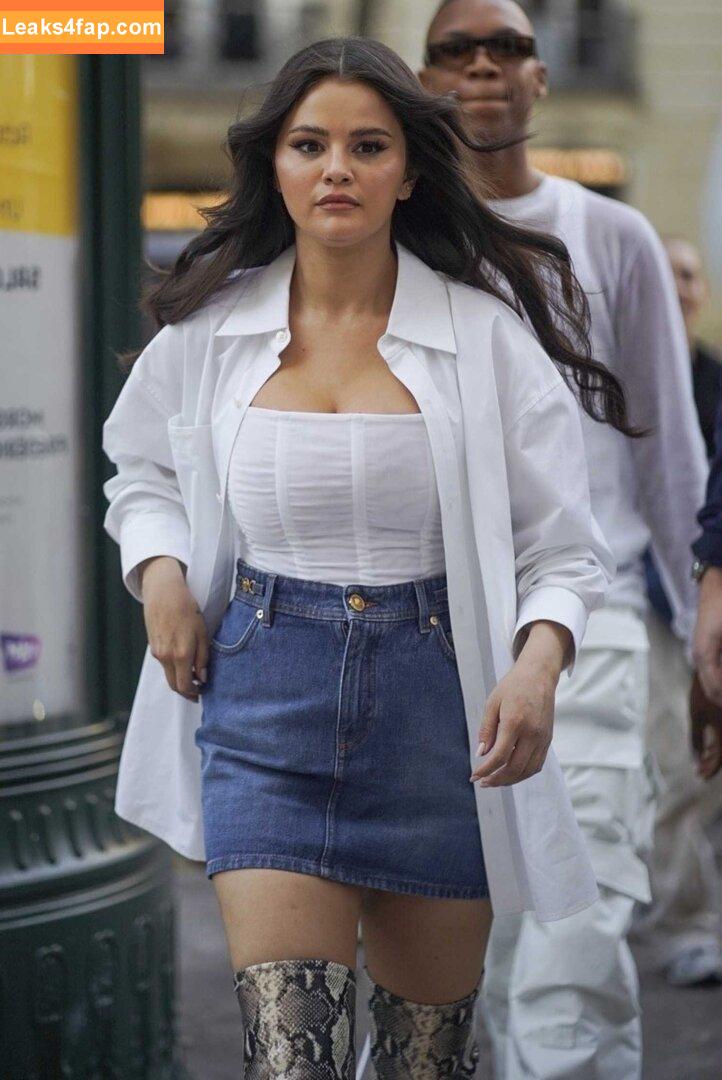 Selena Gomez / Selena / https: / selena.gomez / selenagomez leaked photo photo #4407