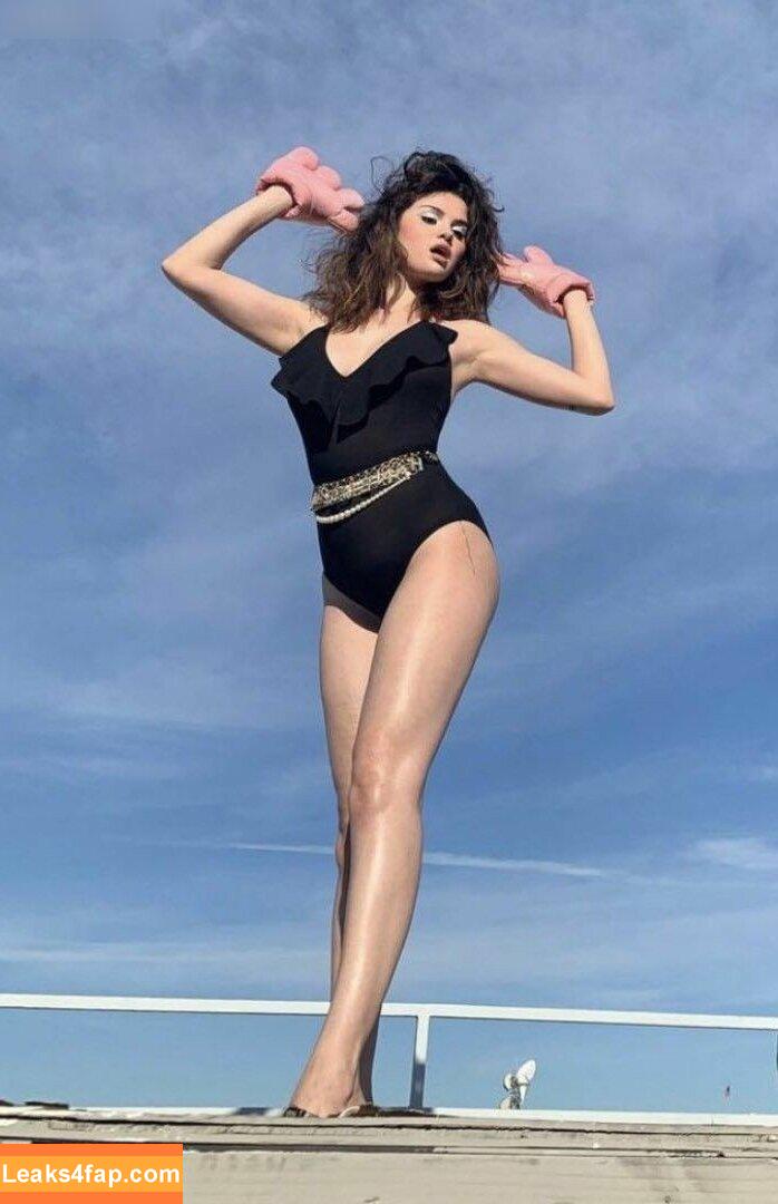 Selena Gomez / Selena / https: / selena.gomez / selenagomez leaked photo photo #4425
