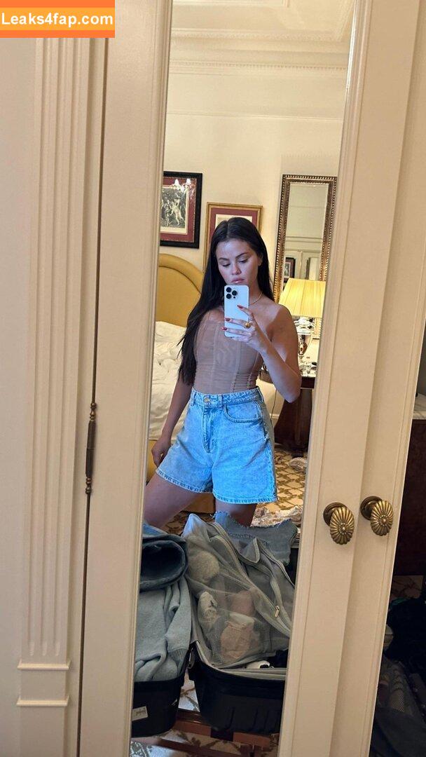 Selena Gomez / Selena / https: / selena.gomez / selenagomez leaked photo photo #4428