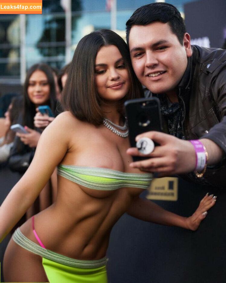 Selena Gomez / Selena / https: / selena.gomez / selenagomez leaked photo photo #4534