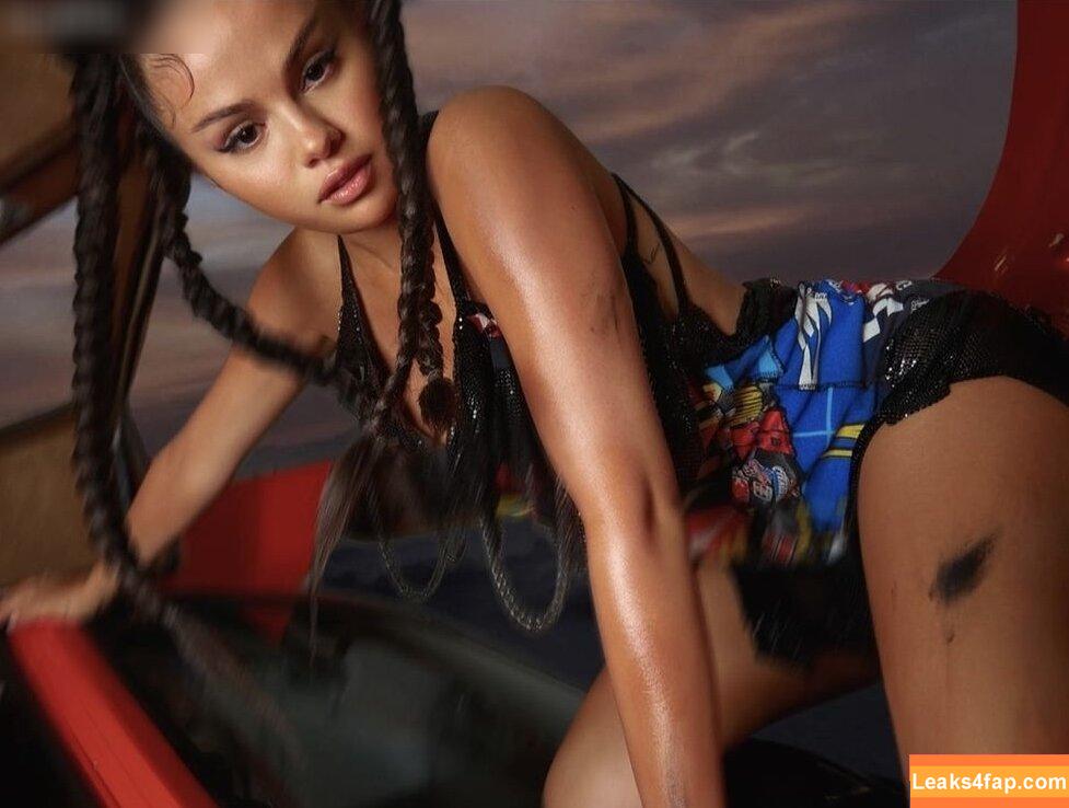 Selena Gomez / Selena / https: / selena.gomez / selenagomez leaked photo photo #4558