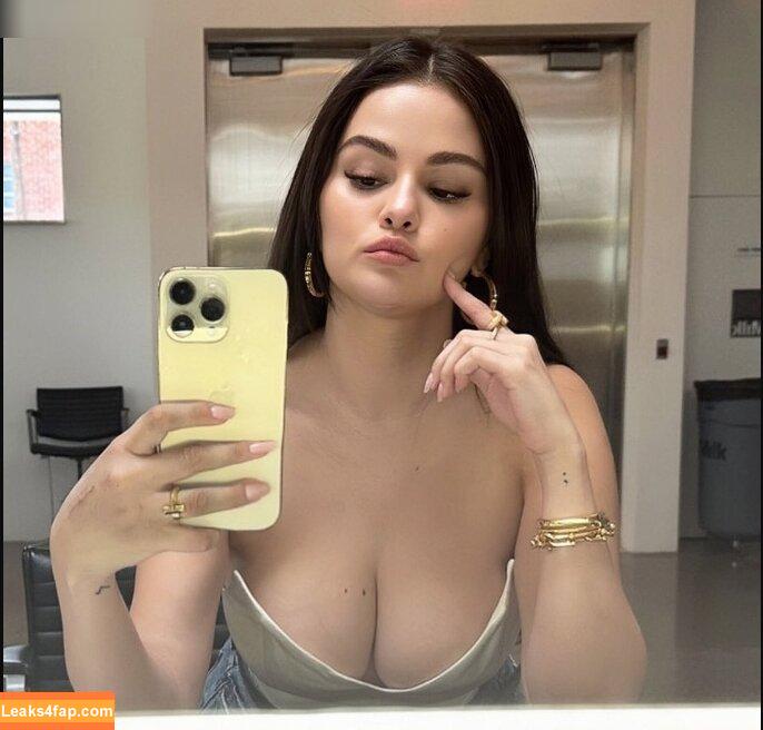 Selena Gomez / Selena / https: / selena.gomez / selenagomez leaked photo photo #4599