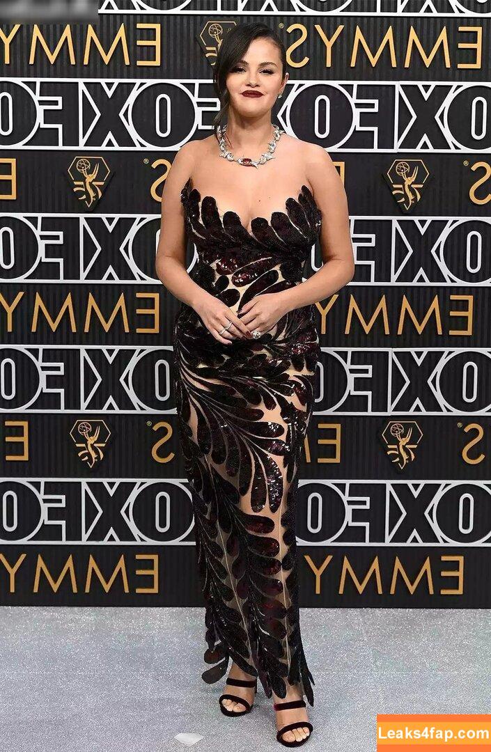 Selena Gomez / Selena / https: / selena.gomez / selenagomez leaked photo photo #4624