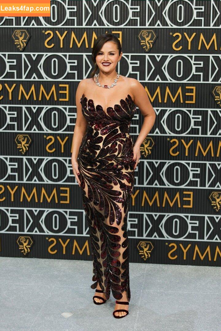 Selena Gomez / Selena / https: / selena.gomez / selenagomez leaked photo photo #4637
