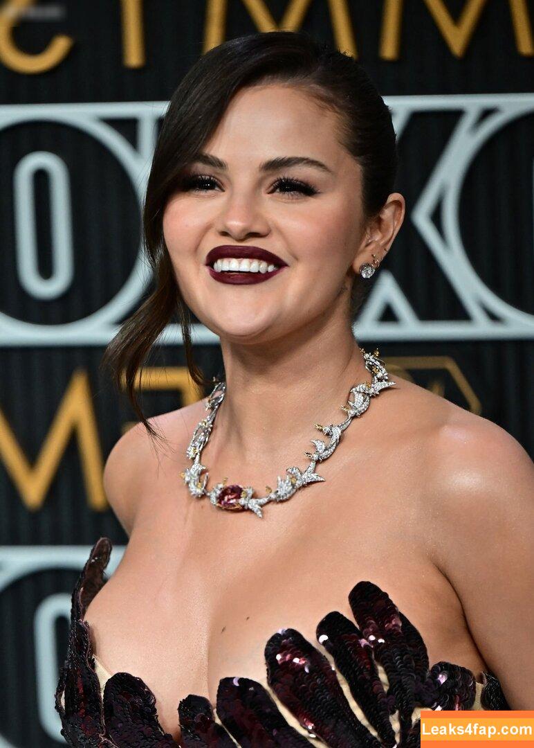 Selena Gomez / Selena / https: / selena.gomez / selenagomez leaked photo photo #4639