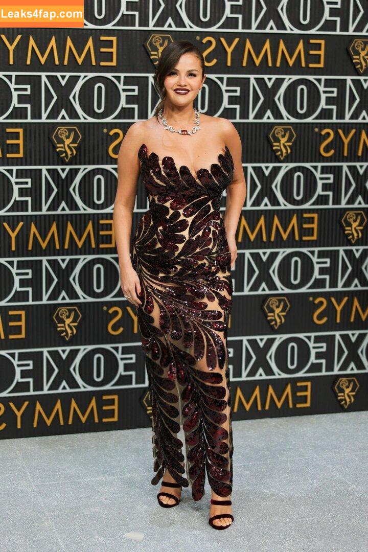 Selena Gomez / Selena / https: / selena.gomez / selenagomez leaked photo photo #4642