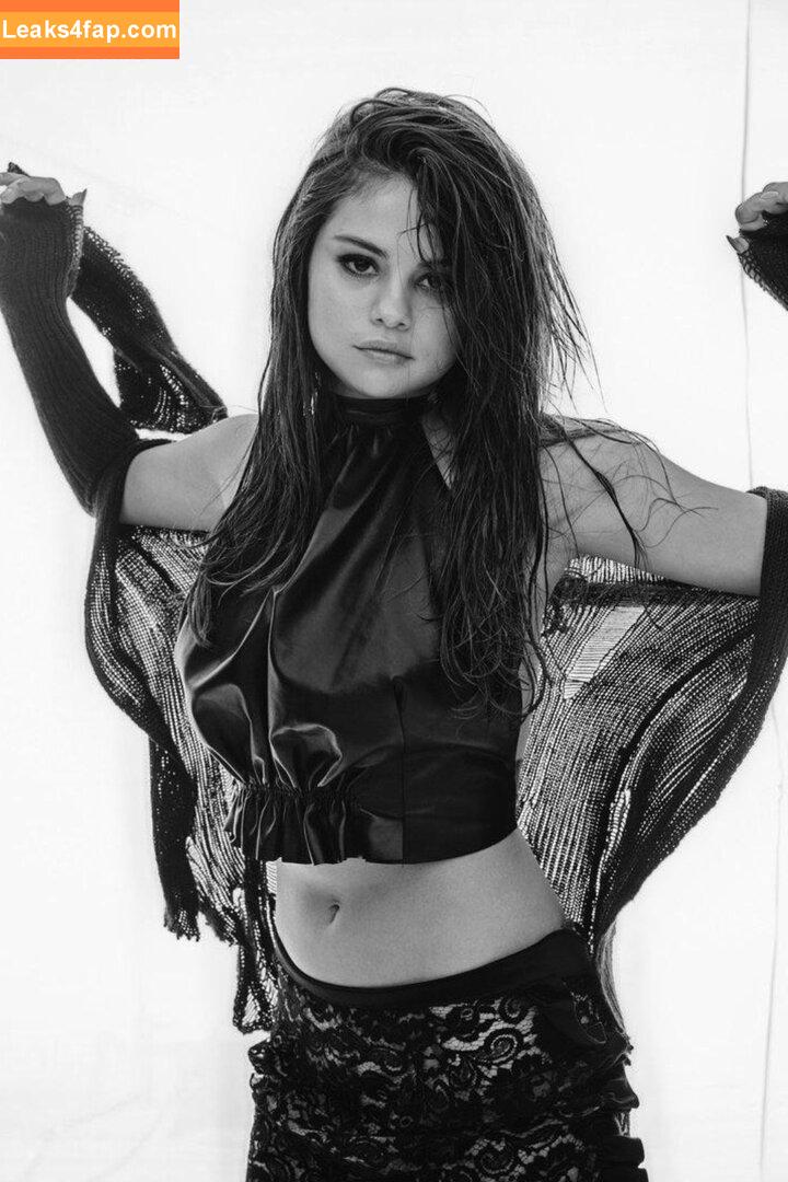 Selena Gomez / Selena / https: / selena.gomez / selenagomez leaked photo photo #4665
