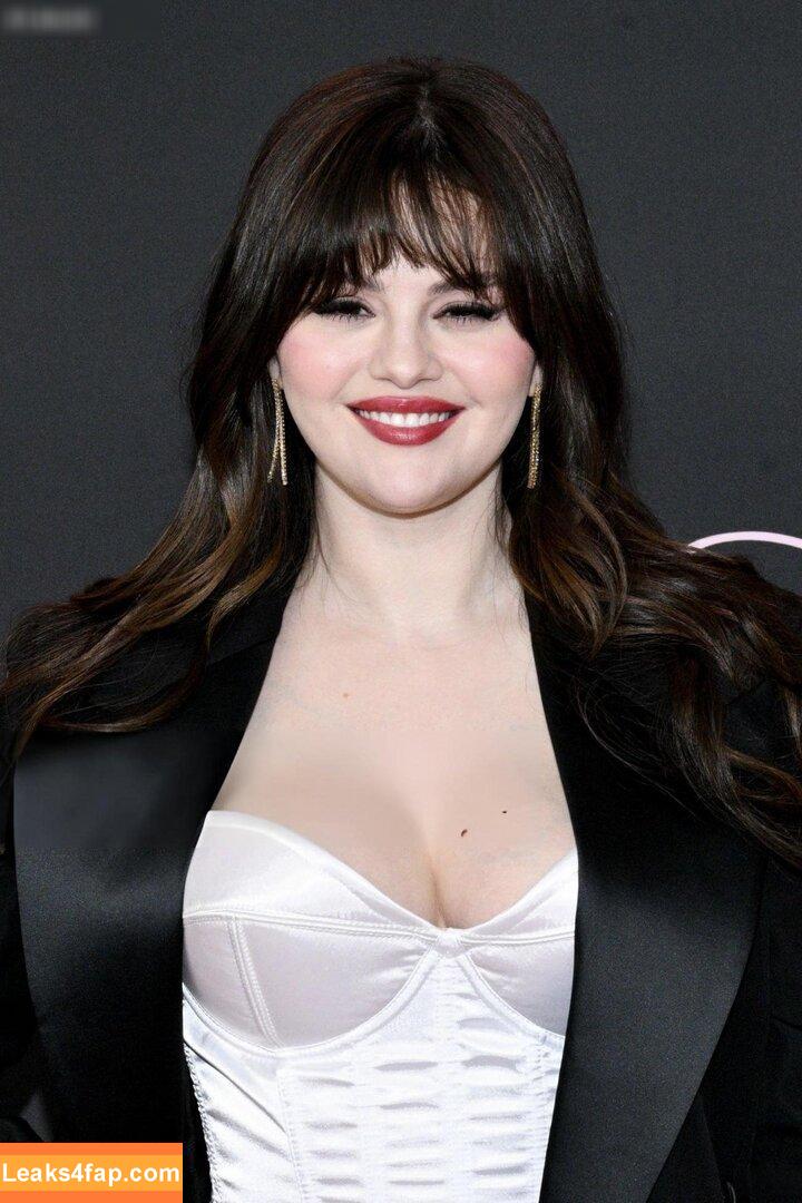 Selena Gomez / Selena / https: / selena.gomez / selenagomez leaked photo photo #4671