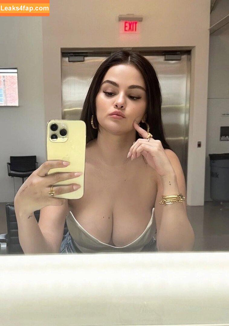 Selena Gomez / Selena / https: / selena.gomez / selenagomez leaked photo photo #4711