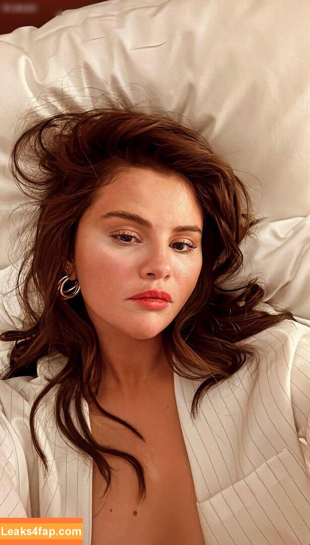 Selena Gomez / Selena / https: / selena.gomez / selenagomez leaked photo photo #4713
