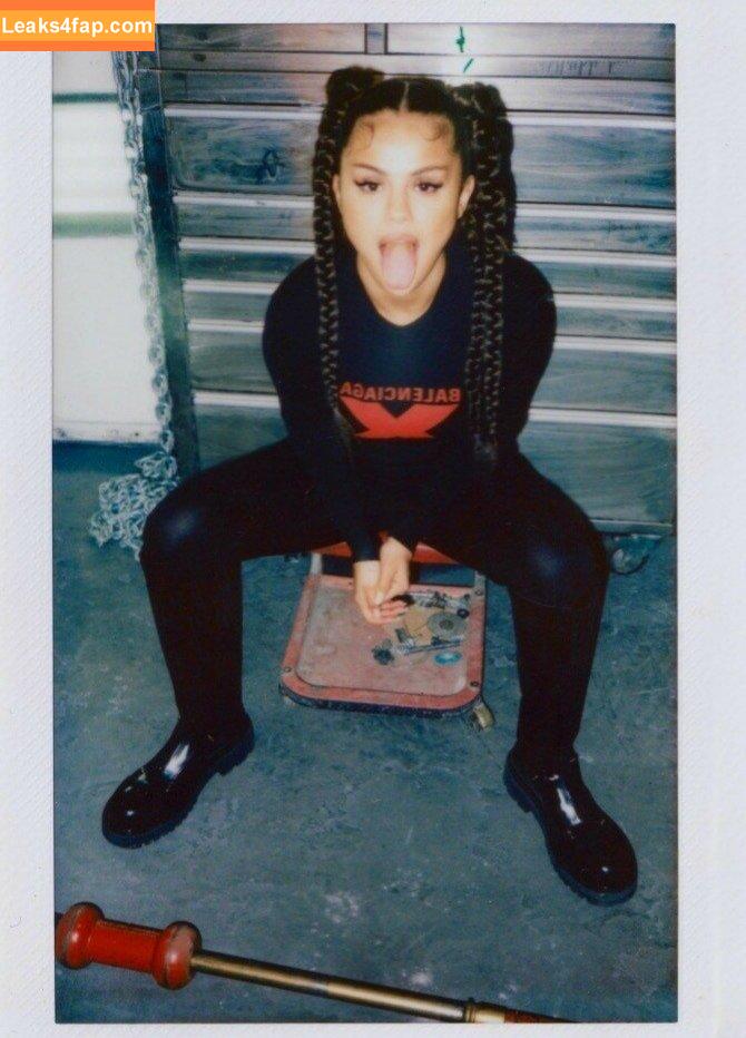 Selena Gomez / Selena / https: / selena.gomez / selenagomez leaked photo photo #4739