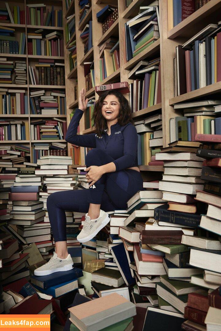 Selena Gomez / Selena / https: / selena.gomez / selenagomez leaked photo photo #4858