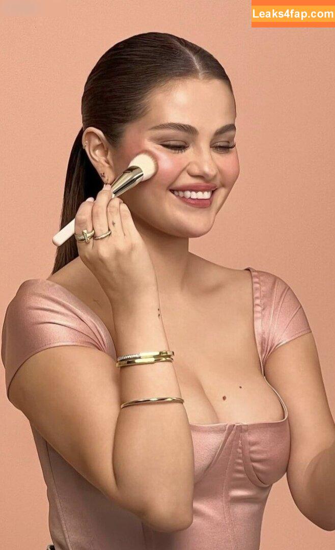 Selena Gomez / Selena / https: / selena.gomez / selenagomez leaked photo photo #4875