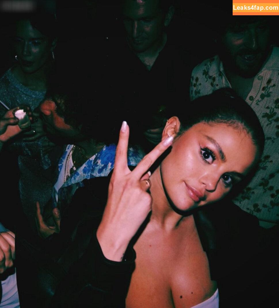 Selena Gomez / Selena / https: / selena.gomez / selenagomez leaked photo photo #4902