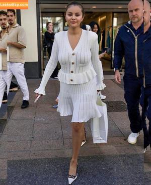 Selena Gomez photo #4032