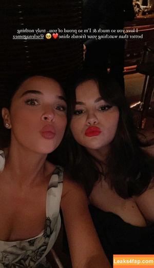 Selena Gomez photo #4033