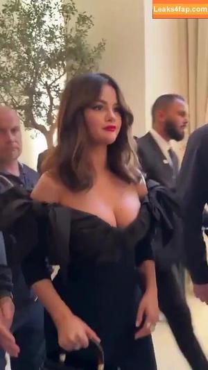 Selena Gomez photo #4039