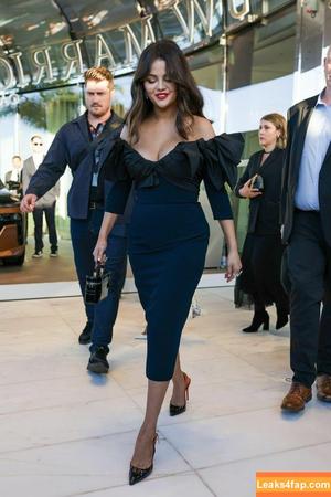 Selena Gomez photo #4047