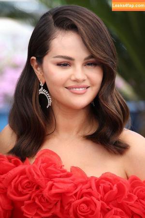 Selena Gomez photo #4106