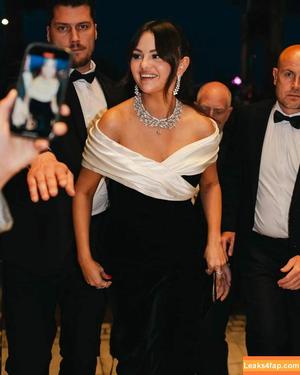 Selena Gomez photo #4141