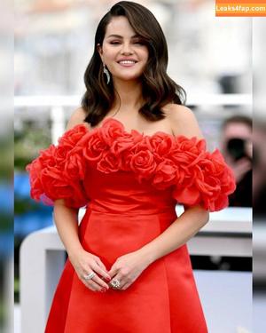 Selena Gomez photo #4152