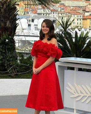 Selena Gomez photo #4155