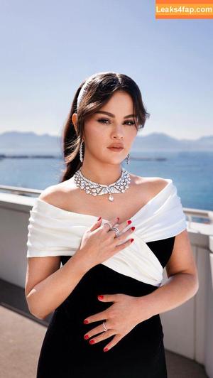 Selena Gomez photo #4209