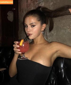 Selena Gomez photo #4272