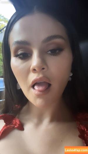 Selena Gomez photo #4285